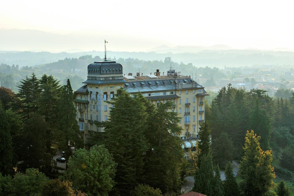 فندق فاريسّيفي  فندق بالاس غراند فاريزه المظهر الخارجي الصورة